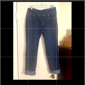 Pull on cuffed cropped jeans. -16